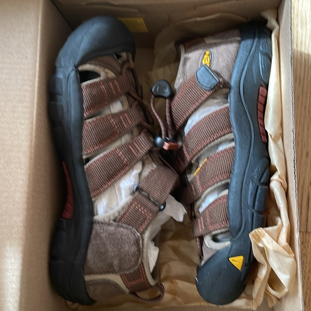 New in box Keen Newport H2 youth sandals - Size 2